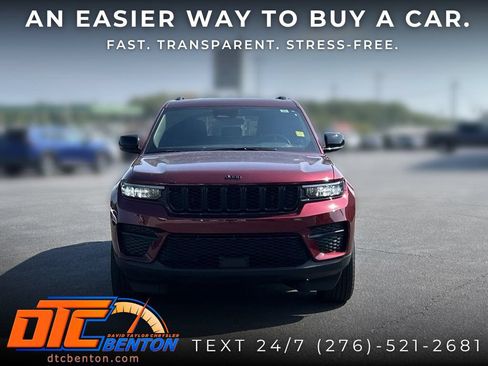 Used 2025 Jeep Grand Cherokee Altitude AWD/4WD image 8