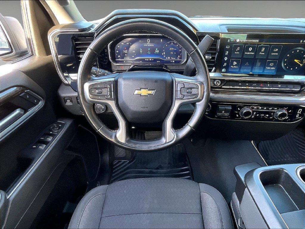 Used 2025 Chevrolet Silverado 1500 LT AWD/4WD image 16