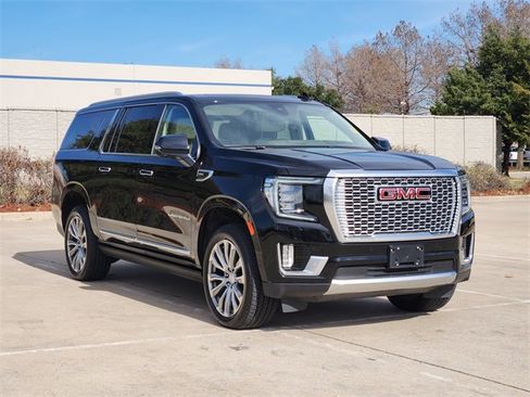 Used 2022 GMC Yukon XL Denali w/ Denali Ultimate Package image 4