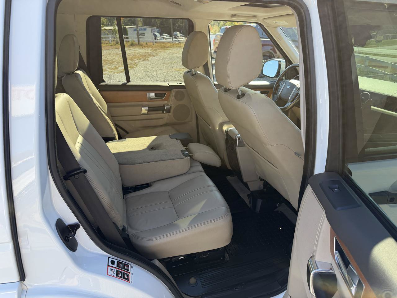 Used 2015 Land Rover LR4 HSE AWD/4WD image 13