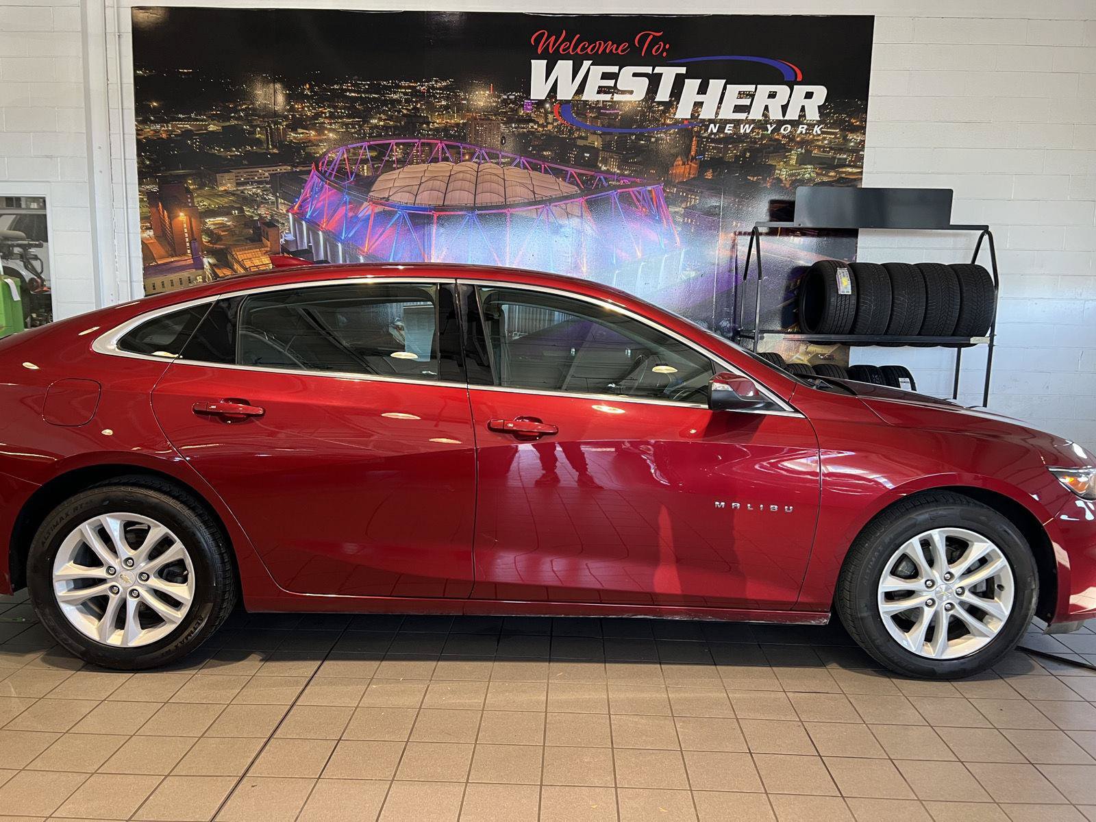 Used 2017 Chevrolet Malibu LT FWD image 11