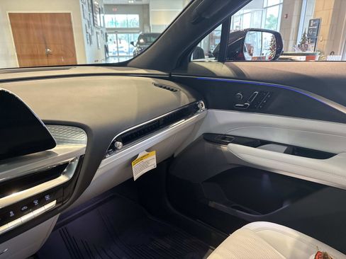 New 2025 Cadillac Lyriq Luxury image 25