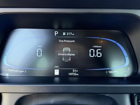 Used 2025 Hyundai Elantra Sport image 14