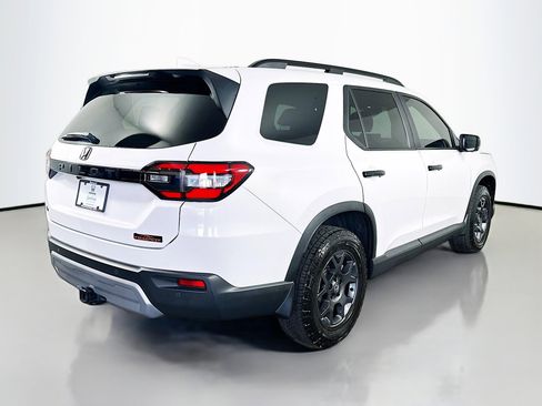 Used 2024 Honda Pilot TrailSport image 7