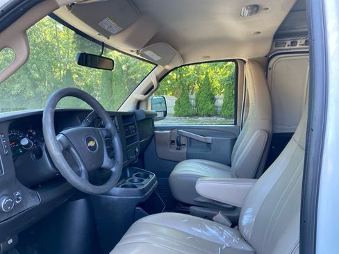 Used 2019 Chevrolet Express 2500 RWD image 13