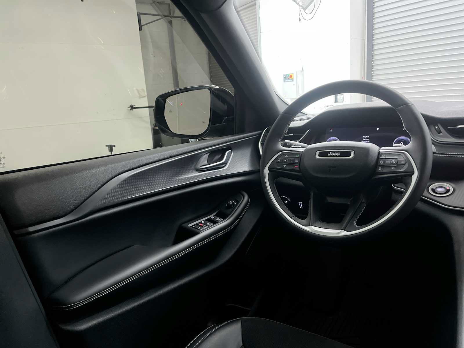 Used 2023 Jeep Grand Cherokee Altitude AWD/4WD image 15