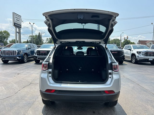 Used 2025 Jeep Compass Limited AWD/4WD image 9