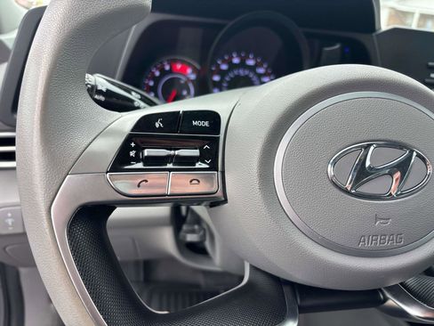 Used 2022 Hyundai Elantra SEL image 17