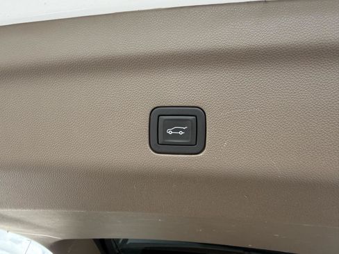 Used 2024 GMC Yukon XL Denali RWD image 39