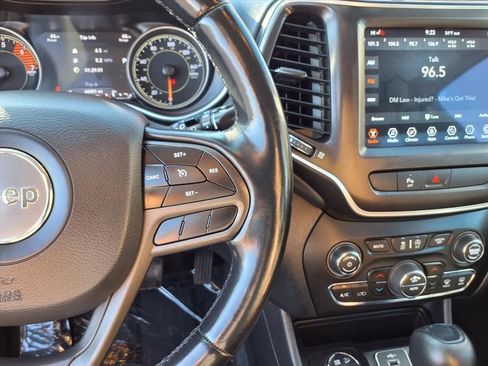 Used 2020 Jeep Cherokee Trailhawk w/ Cold Weather Group image 12