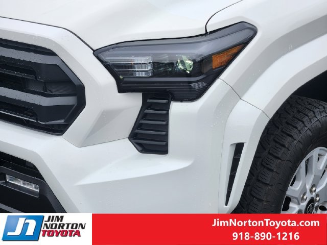 Used 2026 Toyota Tacoma SR5 AWD/4WD image 11