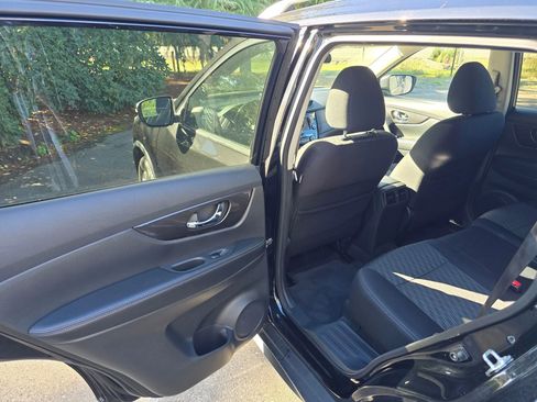 Used 2019 Nissan Rogue S image 15