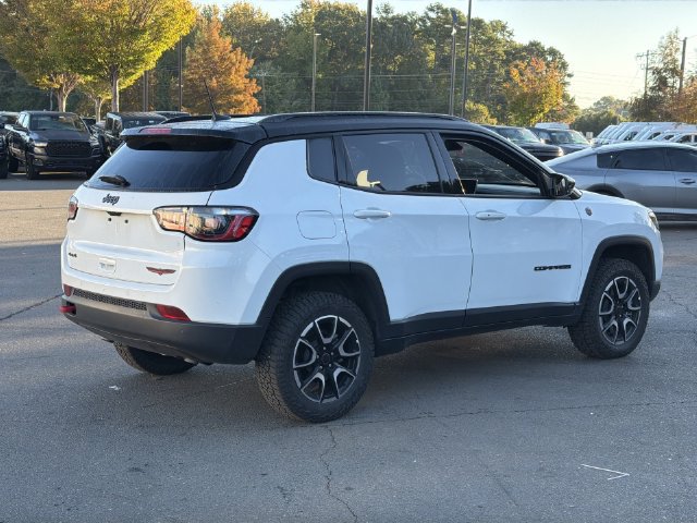 Used 2025 Jeep Compass Trailhawk AWD/4WD image 4
