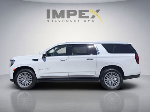 Used 2023 GMC Yukon XL Denali AWD/4WD image 2