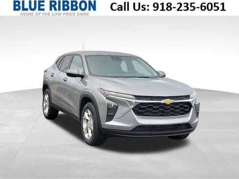 Used 2024 Chevrolet Trax LS w/ LS Convenience Package image 1