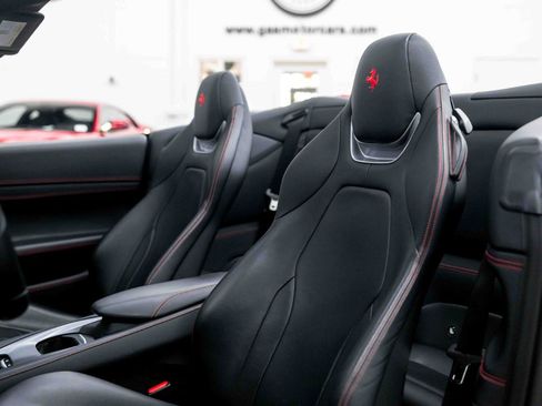 Used 2019 Ferrari Portofino RWD image 45