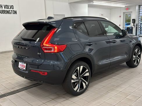Used 2026 Volvo XC40 B4 Plus w/ Climate Package FWD image 5