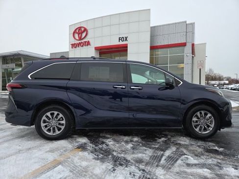 Used 2022 Toyota Sienna XLE image 8