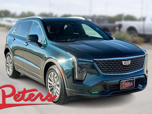 Used 2024 Cadillac XT4 Premium Luxury image 1