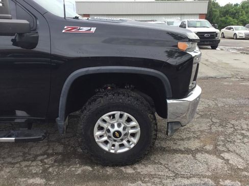 Used 2022 Chevrolet Silverado 2500 LT w/ Convenience Package AWD/4WD image 4