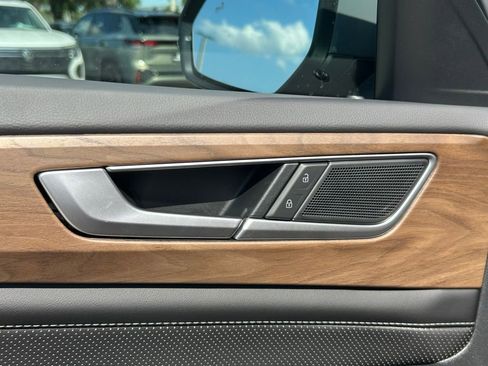 New 2026 Volkswagen Atlas SE FWD image 19