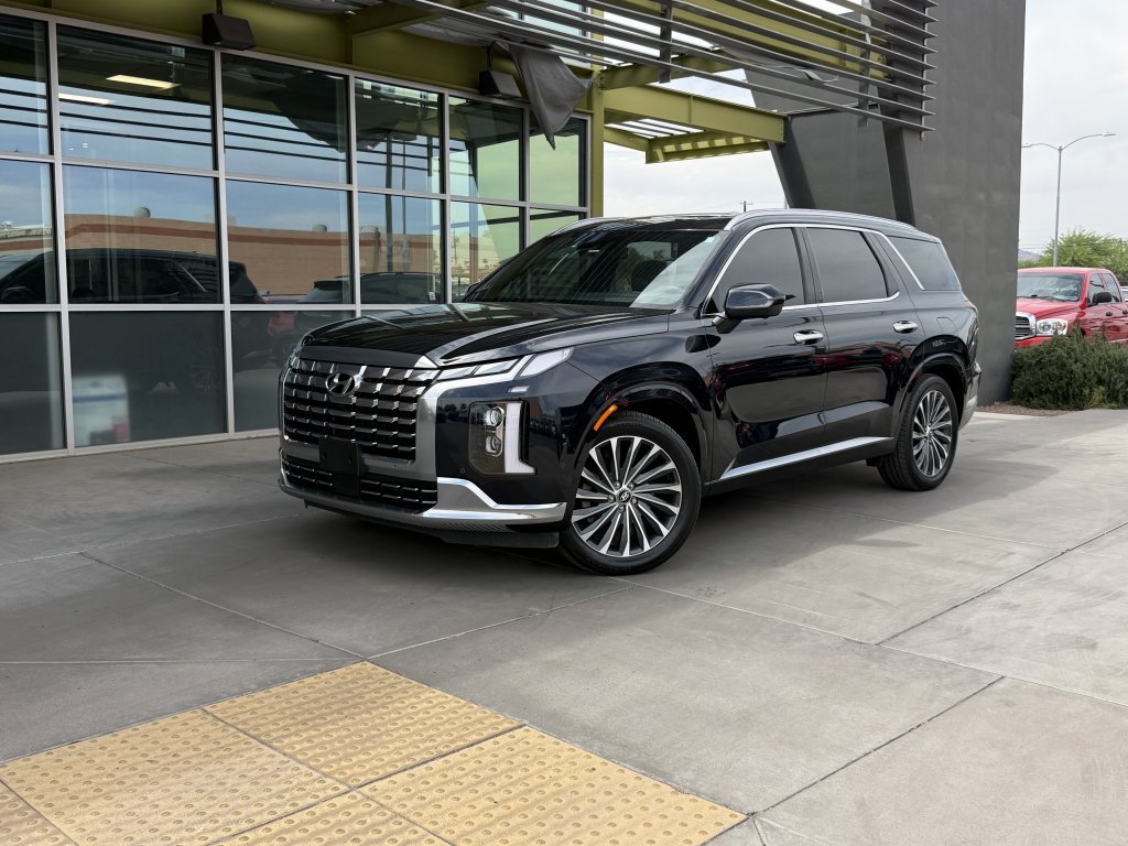 Used 2023 Hyundai Palisade Calligraphy w/ Cargo Package FWD image 1