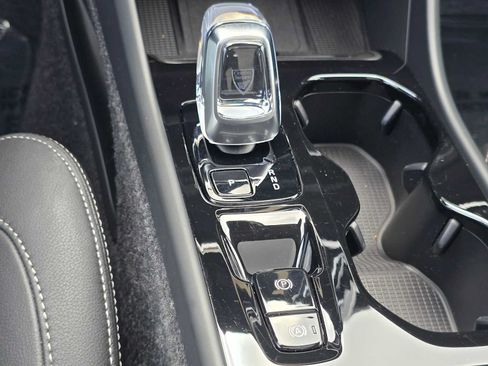 Used 2026 Volvo XC40 B5 Plus w/ Protection Package Premier AWD/4WD image 30