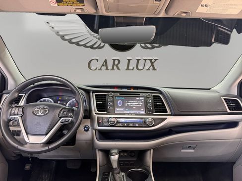 Used 2019 Toyota Highlander XLE FWD image 11