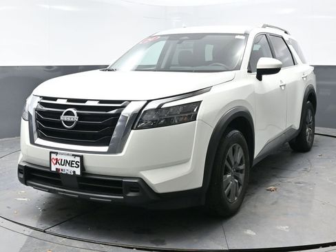 Used 2024 Nissan Pathfinder SV image 8