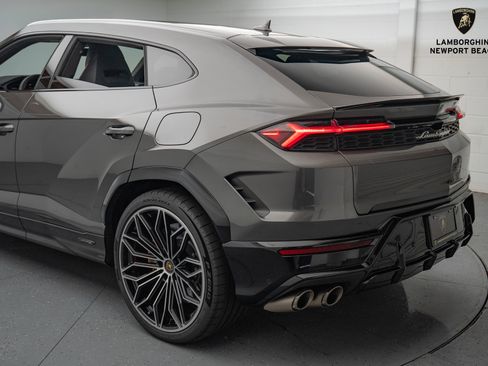 Used 2025 Lamborghini Urus SE image 14