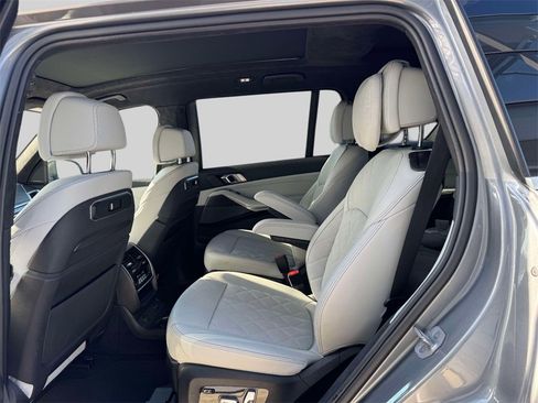 Certified 2024 BMW X7 xDrive40i w/ Premium Package image 10