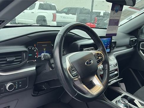 Used 2021 Ford Explorer XLT image 10