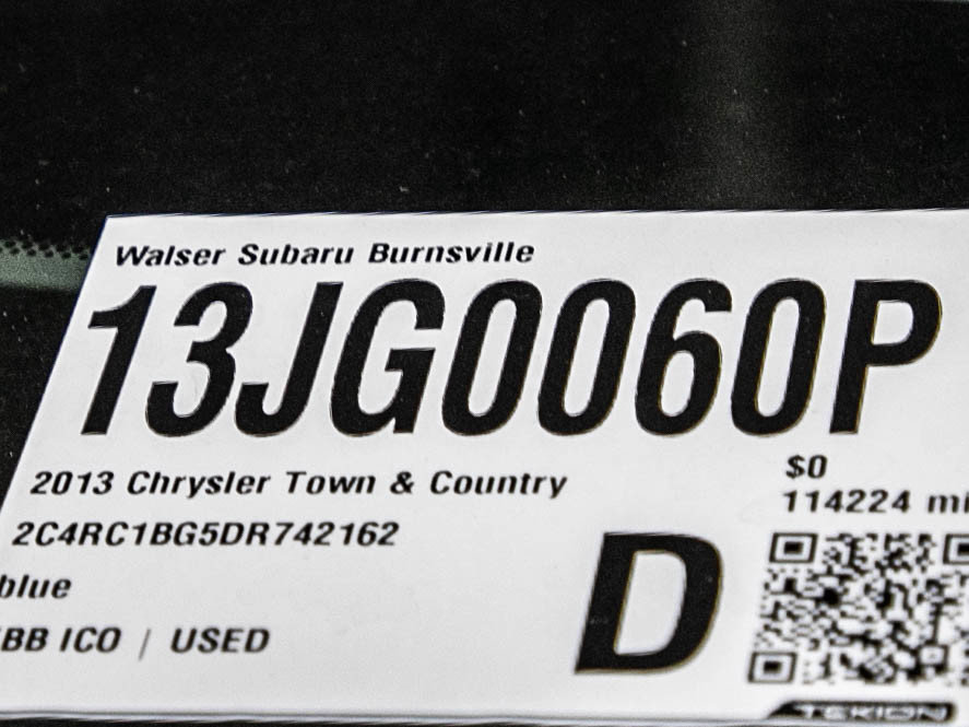Used 2013 Chrysler Town & Country Touring FWD image 33