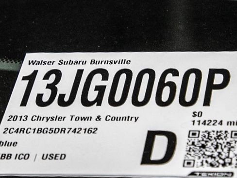 Used 2013 Chrysler Town & Country Touring FWD image 33