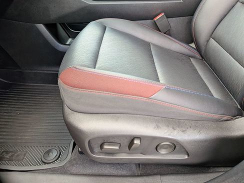 Used 2026 Chevrolet Equinox RS w/ LPO, Floor Liner Package FWD image 16