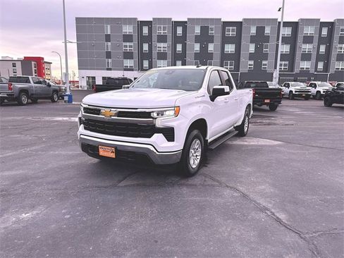 Used 2024 Chevrolet Silverado 1500 LT image 1