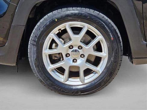 Used 2021 Jeep Renegade Latitude FWD image 22
