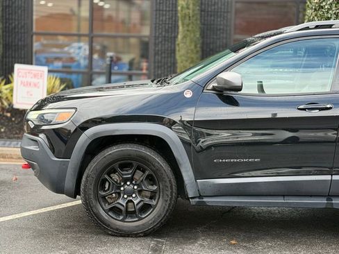 Used 2019 Jeep Cherokee Trailhawk image 10