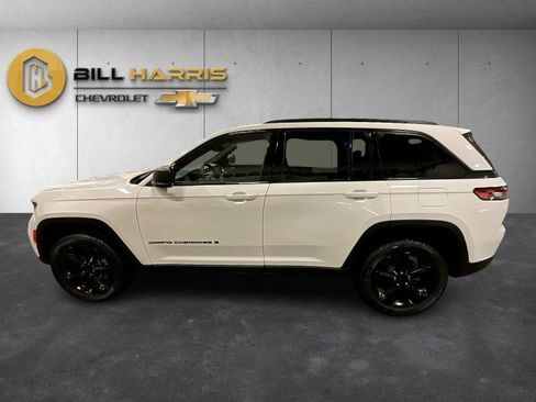 Used 2023 Jeep Grand Cherokee Altitude image 13