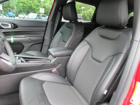 New 2026 Jeep Compass Latitude AWD/4WD image 19