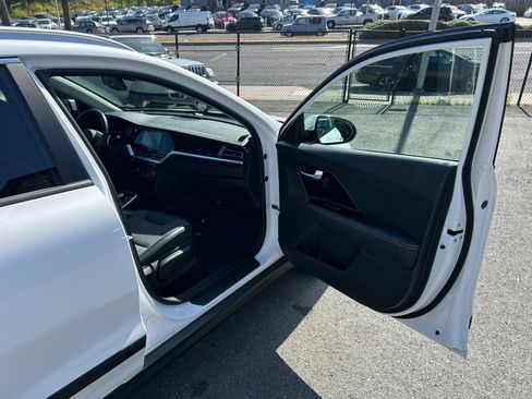 Used 2022 Kia Niro EX FWD image 40