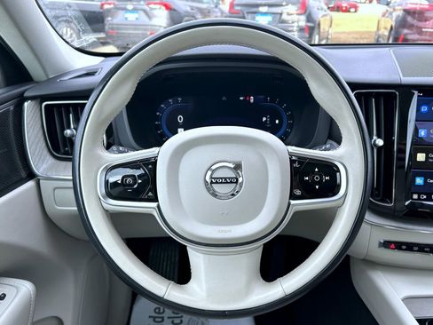 Used 2023 Volvo XC60 B5 Plus image 11