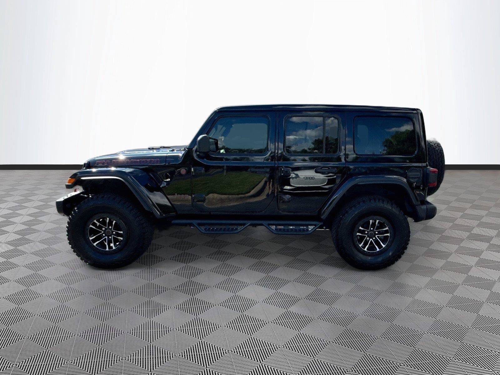 Used 2024 Jeep Wrangler Unlimited Rubicon AWD/4WD image 4
