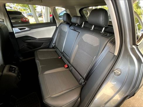 New 2025 Volkswagen Taos SE image 19