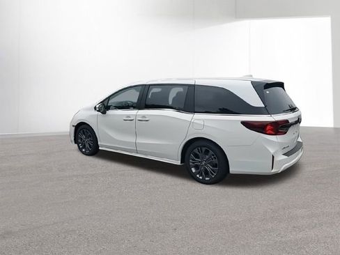 New 2026 Honda Odyssey Touring image 6