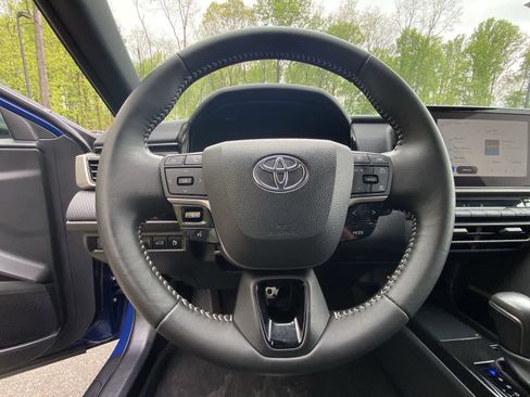 Used 2025 Toyota Camry SE FWD image 25