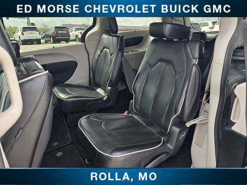 Used 2022 Chrysler Pacifica Limited w/ Uconnect Theater Family Group AWD/4WD image 17