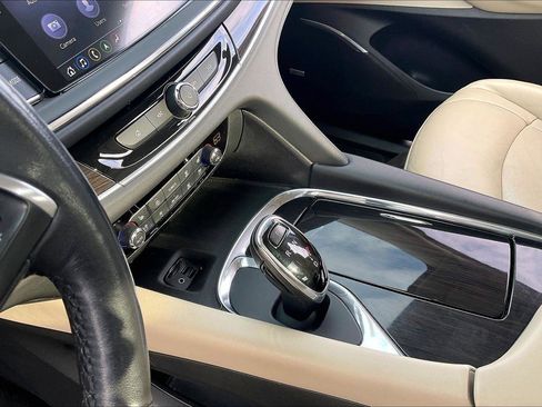 Used 2020 Buick Enclave Premium w/ Sun and Sites Package image 16