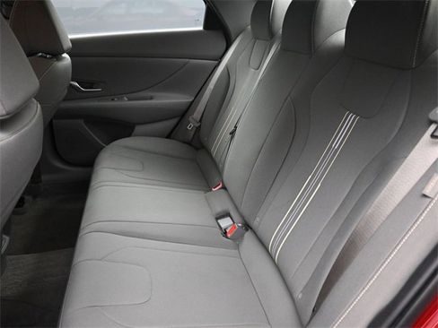 Used 2025 Hyundai Elantra SEL image 17