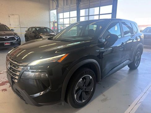 Used 2026 Nissan Rogue SV FWD image 1